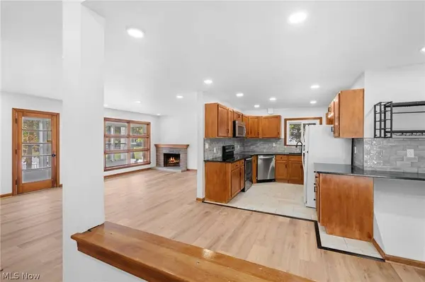1908 Valley RD, Cuyahoga Falls, OH 44223