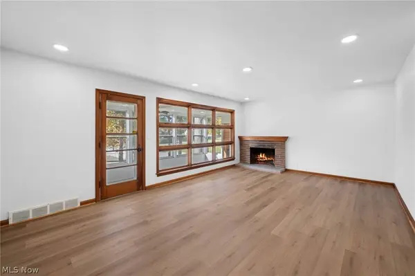 1908 Valley RD, Cuyahoga Falls, OH 44223