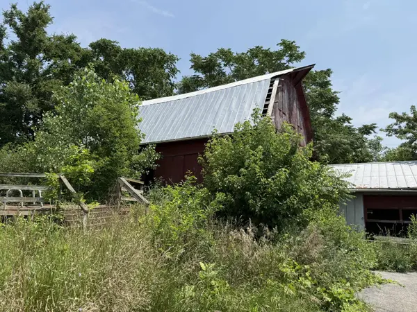 8211 S Lake Pleasant S Road, Hillsdale, MI 49242