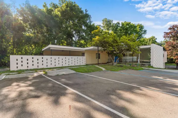 2532 Spring Arbor Road, Jackson, MI 49203