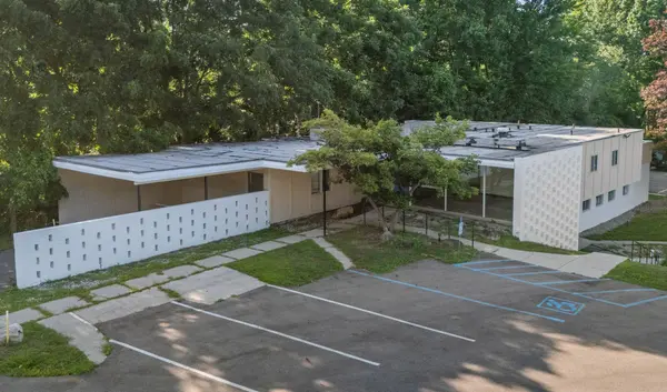2532 Spring Arbor Road, Jackson, MI 49203