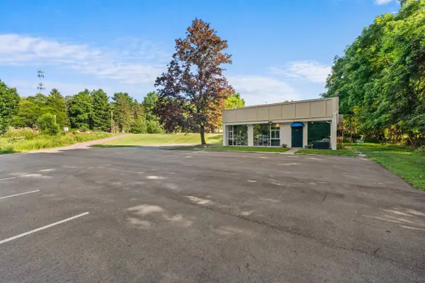 2532 Spring Arbor Road, Jackson, MI 49203