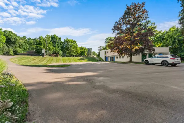 2532 Spring Arbor Road, Jackson, MI 49203