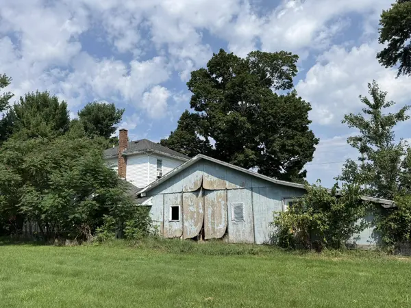 627 E Girard Road, Quincy, MI 49082