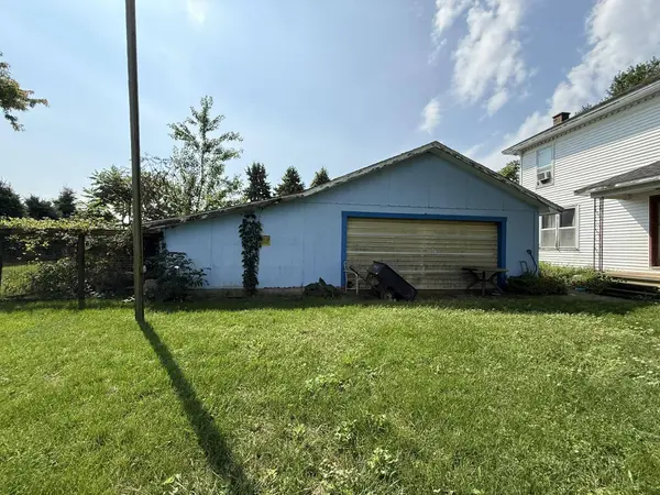 627 E Girard Road, Quincy, MI 49082
