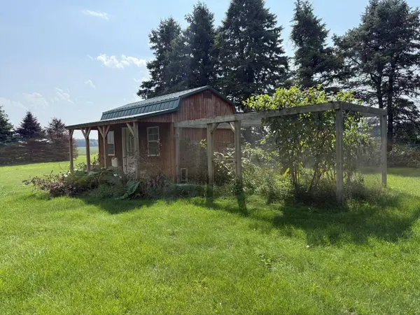 627 E Girard Road, Quincy, MI 49082