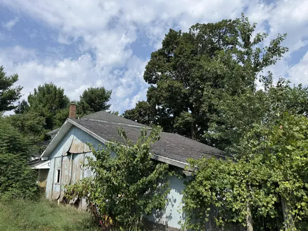 627 E Girard Road, Quincy, MI 49082