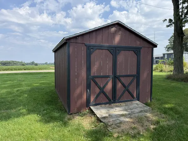 627 E Girard Road, Quincy, MI 49082