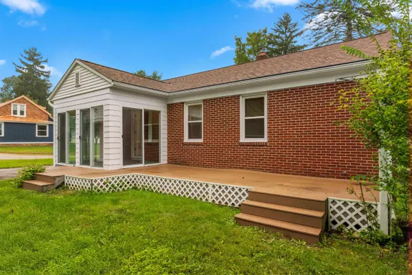 38 W Hallett Street, Hillsdale, MI 49242