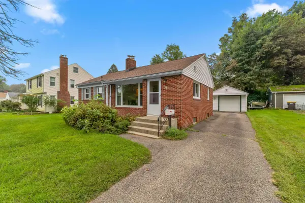 38 W Hallett Street