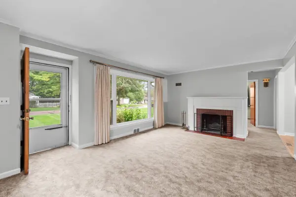 38 W Hallett Street, Hillsdale, MI 49242
