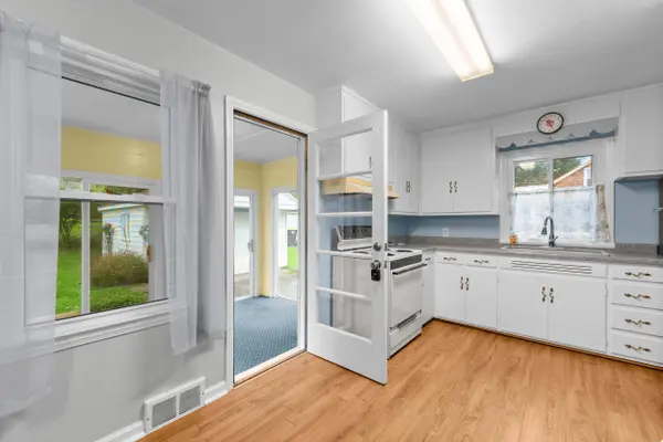 38 W Hallett Street, Hillsdale, MI 49242