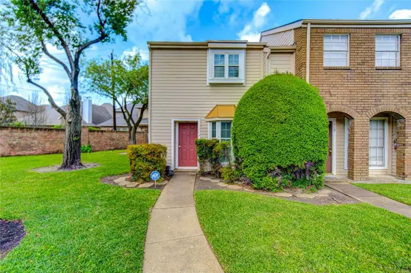 2002 Gentryside DR #117, Houston, TX 77077