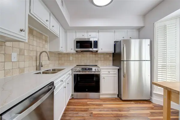 2002 Gentryside DR #117, Houston, TX 77077