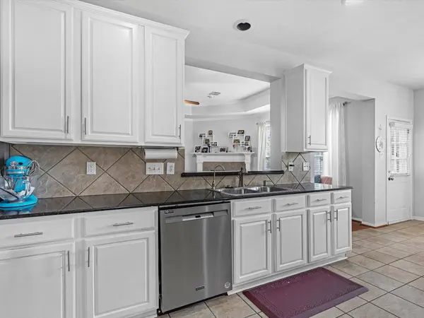 2507 Stonebury LN, Sugar Land, TX 77479