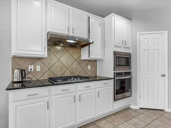 2507 Stonebury LN, Sugar Land, TX 77479