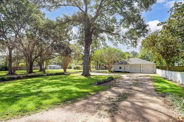 305 Hill ST, Sealy, TX 77474