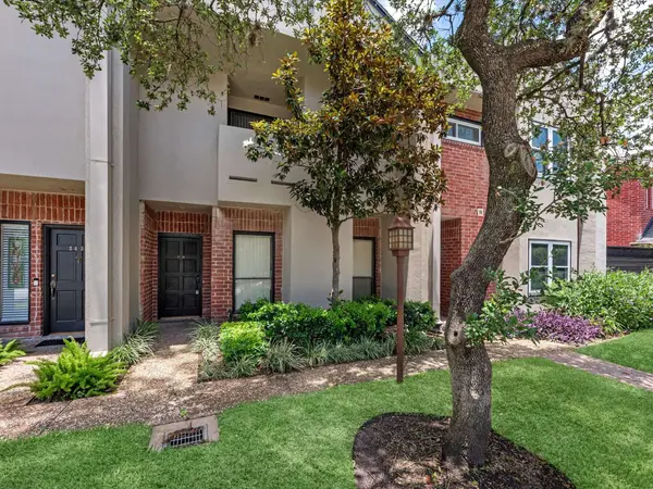 2428 Bering DR #2428, Houston, TX 77057