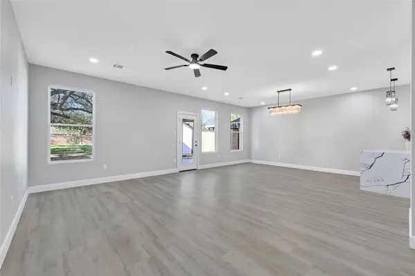 9026 Lawncliff LN, Houston, TX 77040