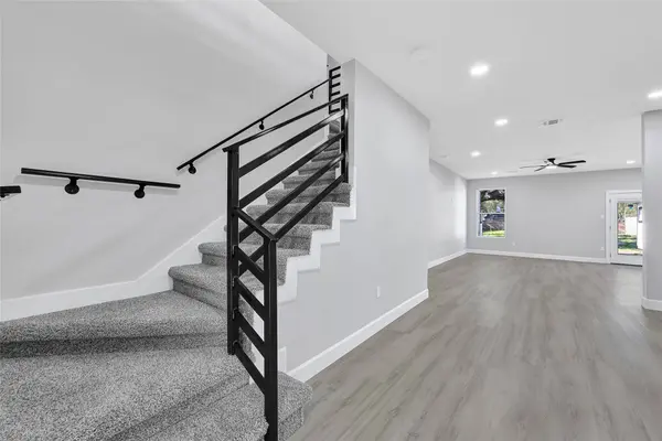 9026 Lawncliff LN, Houston, TX 77040