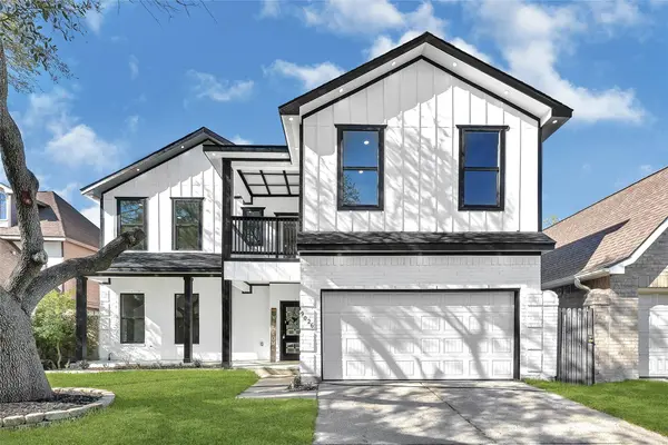 9026 Lawncliff LN