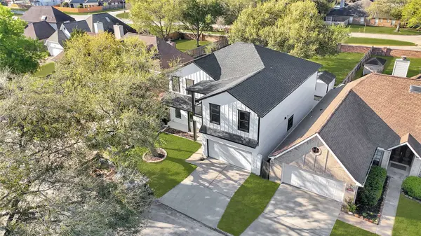 9026 Lawncliff LN, Houston, TX 77040