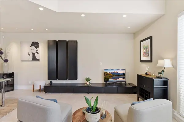 2409 Bering DR #21, Houston, TX 77057