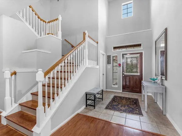 2507 Stonebury LN, Sugar Land, TX 77479