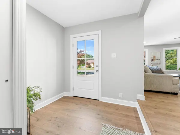 200 PHYLLIS DR, Gibbstown, NJ 08027
