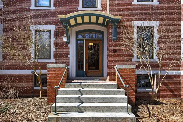 122 Neal ST #3N, Portland, ME 04102
