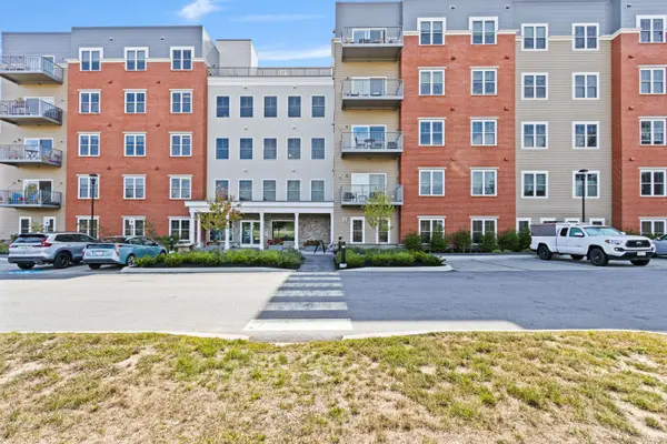 75 McAuley WAY #207, Portland, ME 04103