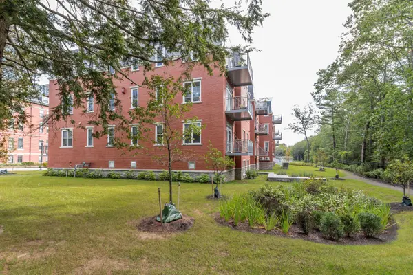 75 McAuley WAY #304, Portland, ME 04103