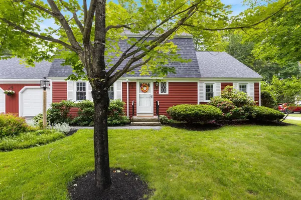22 Applegate LN #22, Falmouth, ME 04105