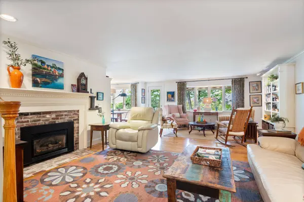 22 Applegate LN #22, Falmouth, ME 04105