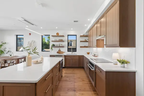 58 Cumberland AVE #2, Portland, ME 04101