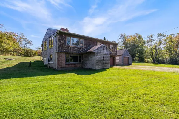 17 Brook RD, Cape Elizabeth, ME 04107