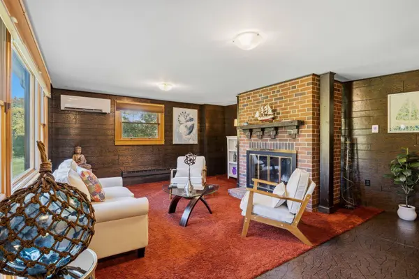17 Brook RD, Cape Elizabeth, ME 04107
