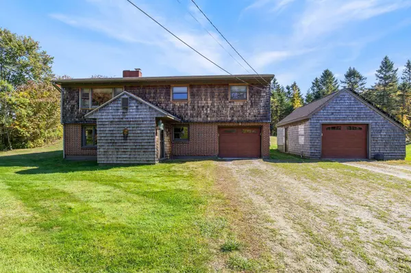 17 Brook RD, Cape Elizabeth, ME 04107