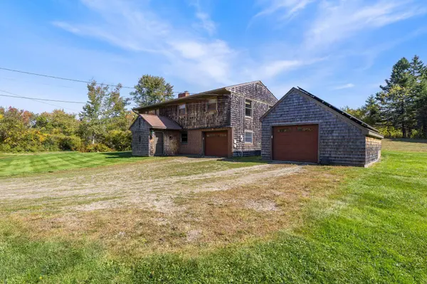 17 Brook RD, Cape Elizabeth, ME 04107