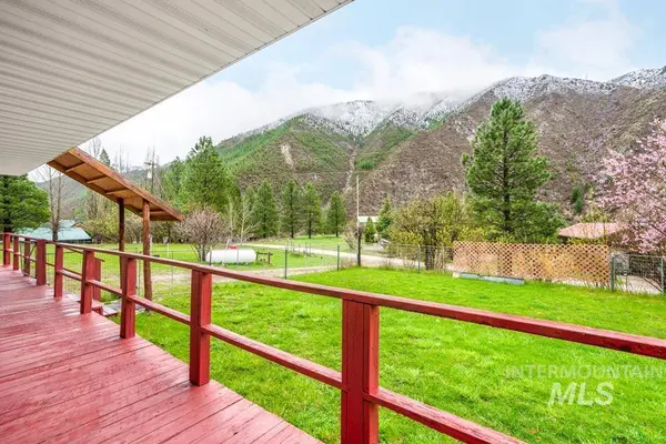 15 Sellman Dr, Lowman, ID 83637