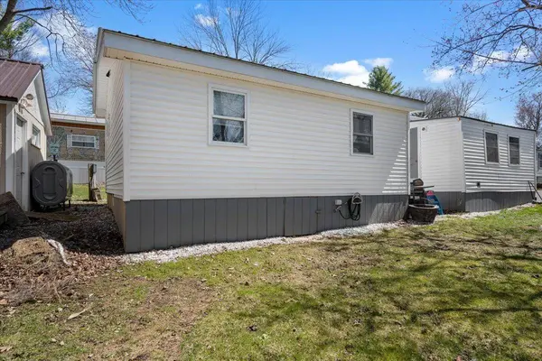 142 Penny LN, Shelburne, VT 05482