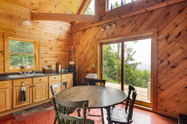 942 Deer Run LN, Enosburg, VT 05450