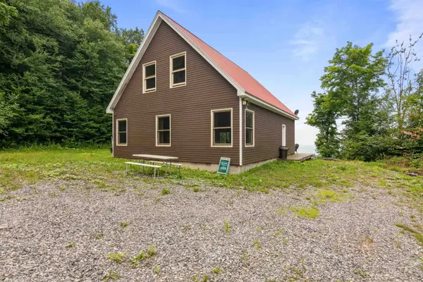 942 Deer Run LN, Enosburg, VT 05450