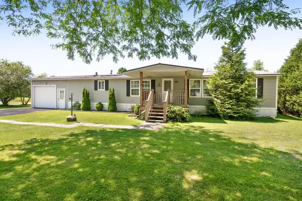 13 Michelle DR, St. Albans City, VT 05478