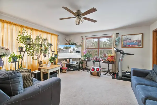 77 Johnson Street EXT, Hyde Park, VT 05655