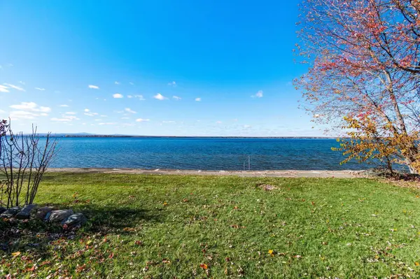 293 W Shore RD, Alburgh, VT 05440