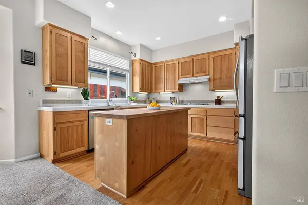 1156 Mitchell LN, Windsor, CA 95492