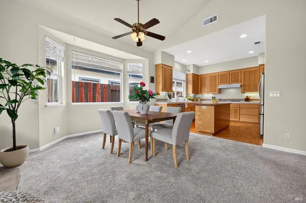 1156 Mitchell LN, Windsor, CA 95492