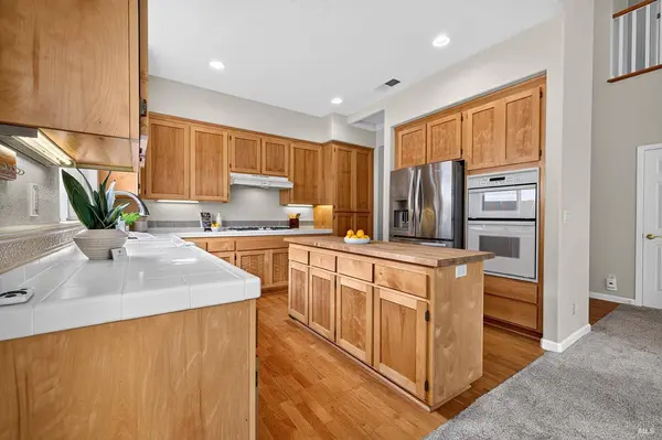 1156 Mitchell LN, Windsor, CA 95492