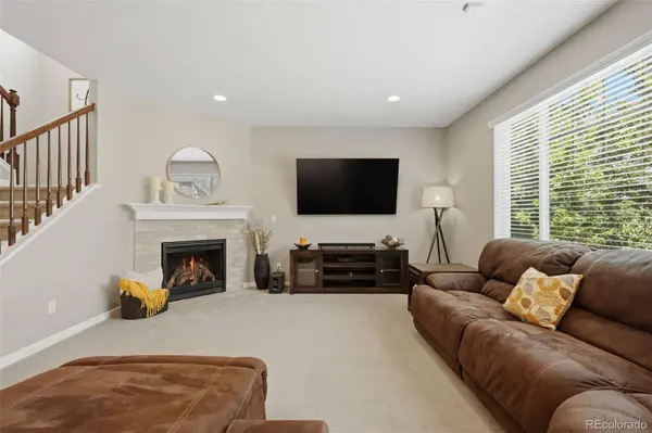 5042 S Valdai WAY, Aurora, CO 80015